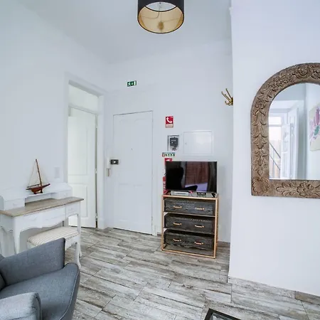 Garden Apartment *