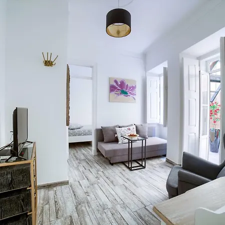 Garden Apartment *